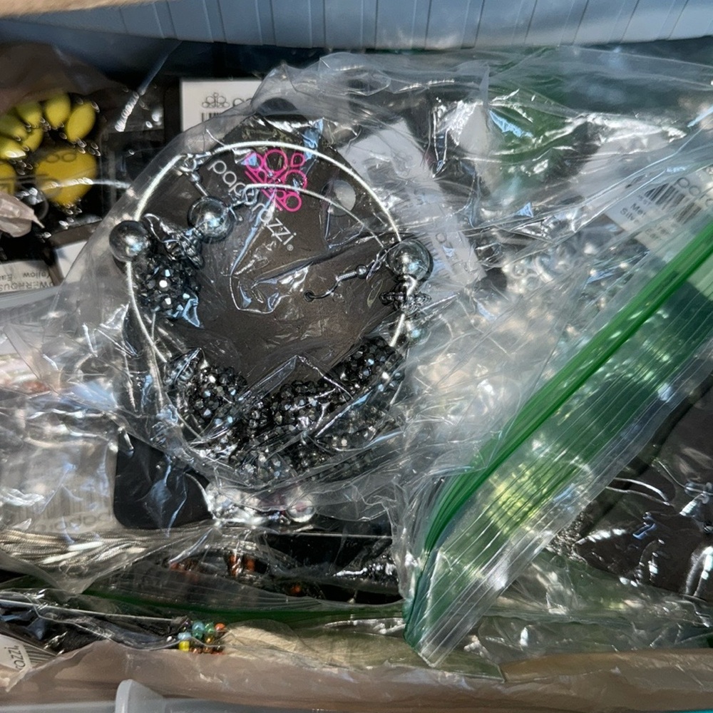 BUNDLE‎ 100 pieces of assorted paparazzi jewelry